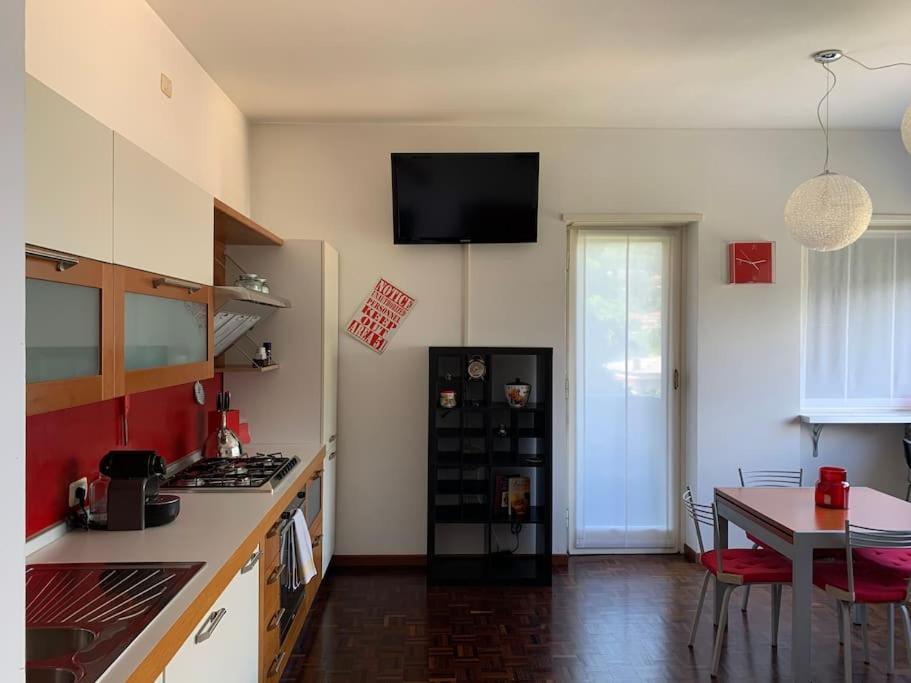 Look Giovane Per Una Casa Vista Lago コモ エクステリア 写真