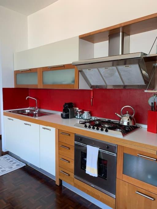 Look Giovane Per Una Casa Vista Lago コモ エクステリア 写真